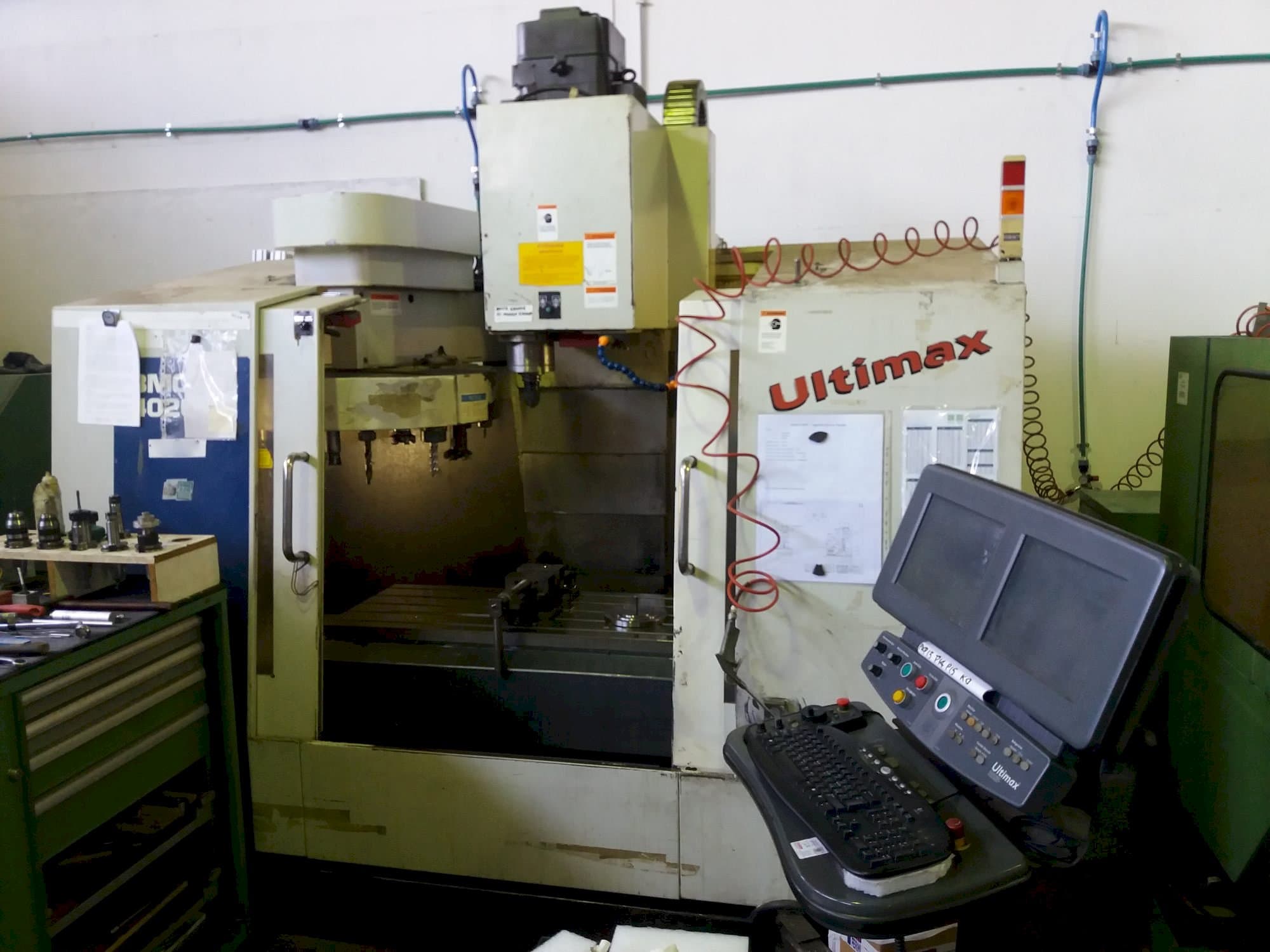 Вид станка Hurco BMC 420 HT спереди
