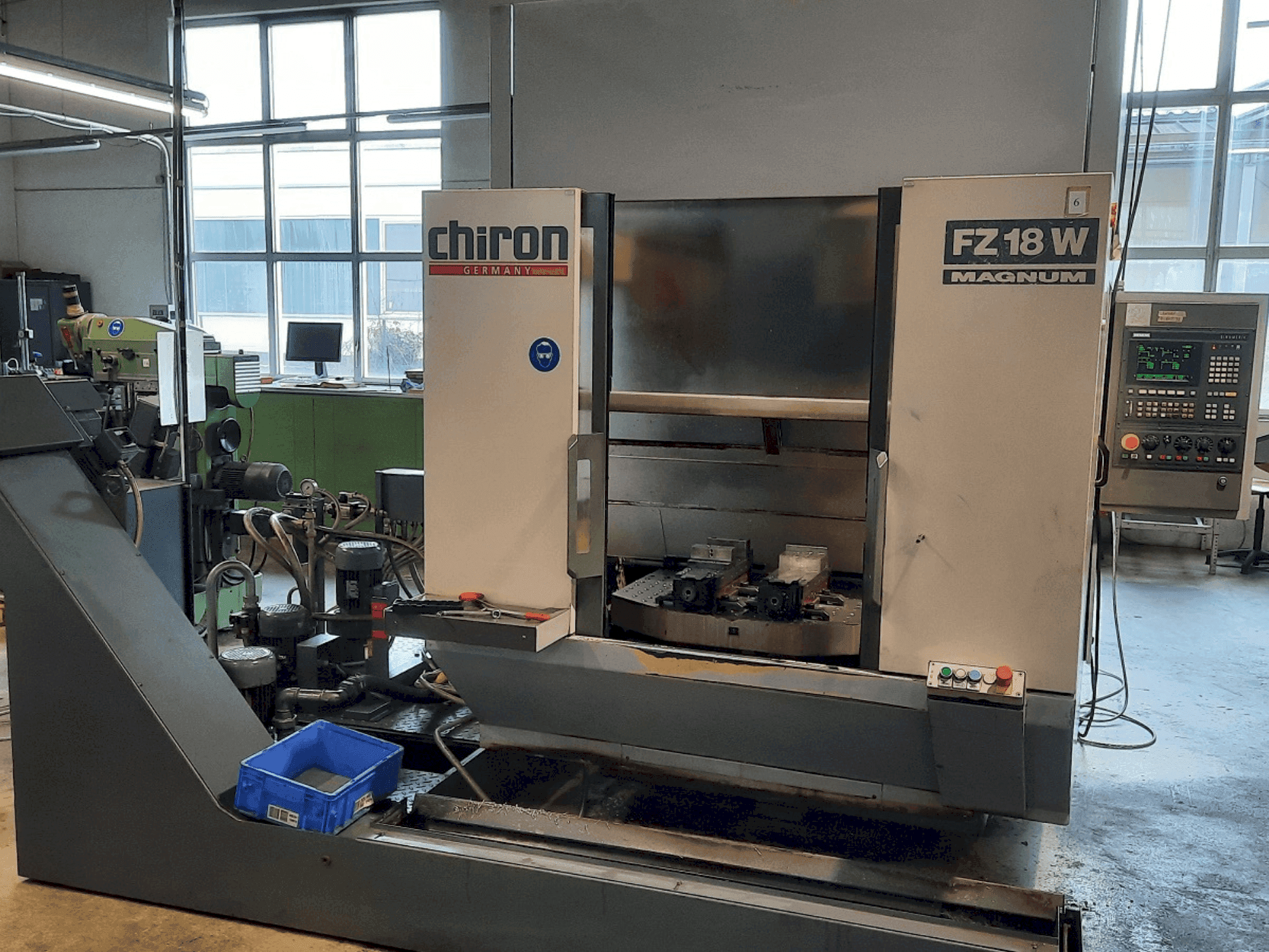 Вид станка CHIRON FZ 18 W  спереди