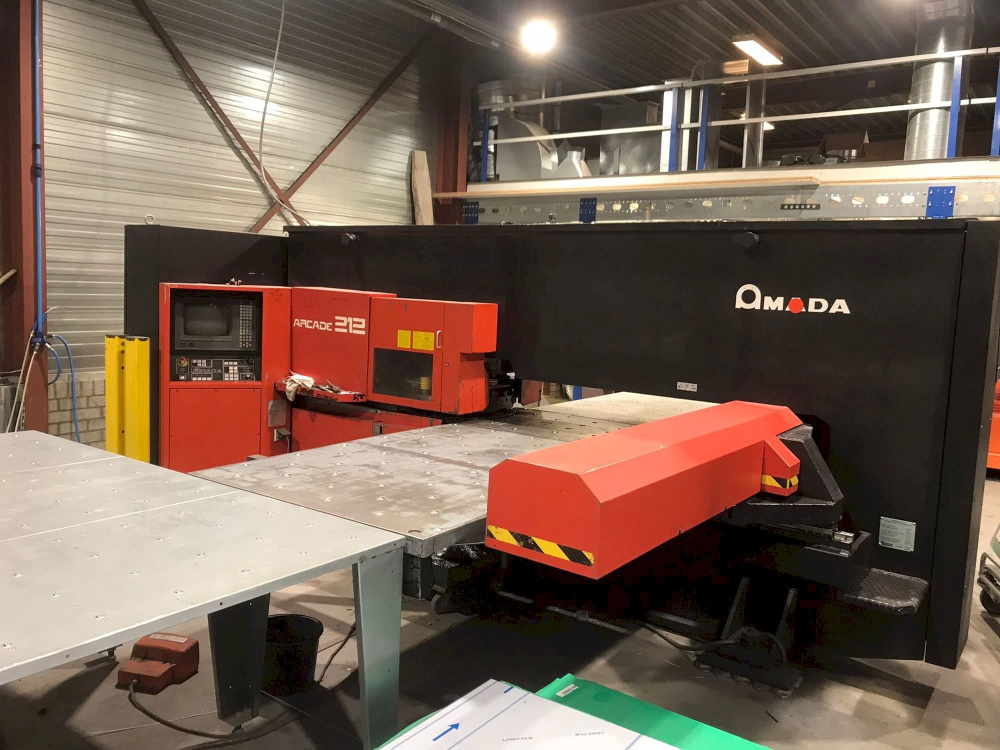 Вид станка AMADA Arcade 212 спереди