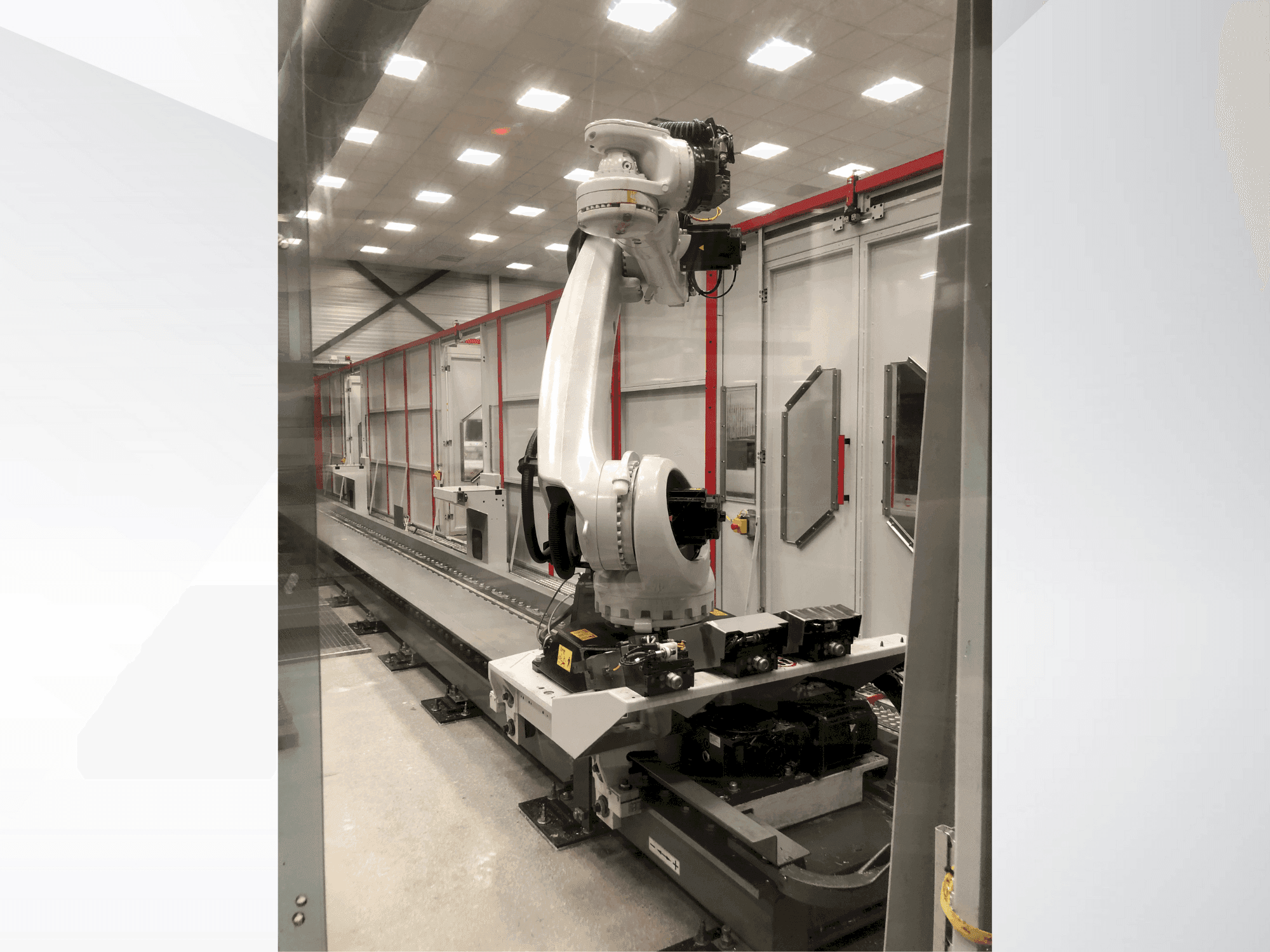 Вид станка HERMLE Cell  спереди