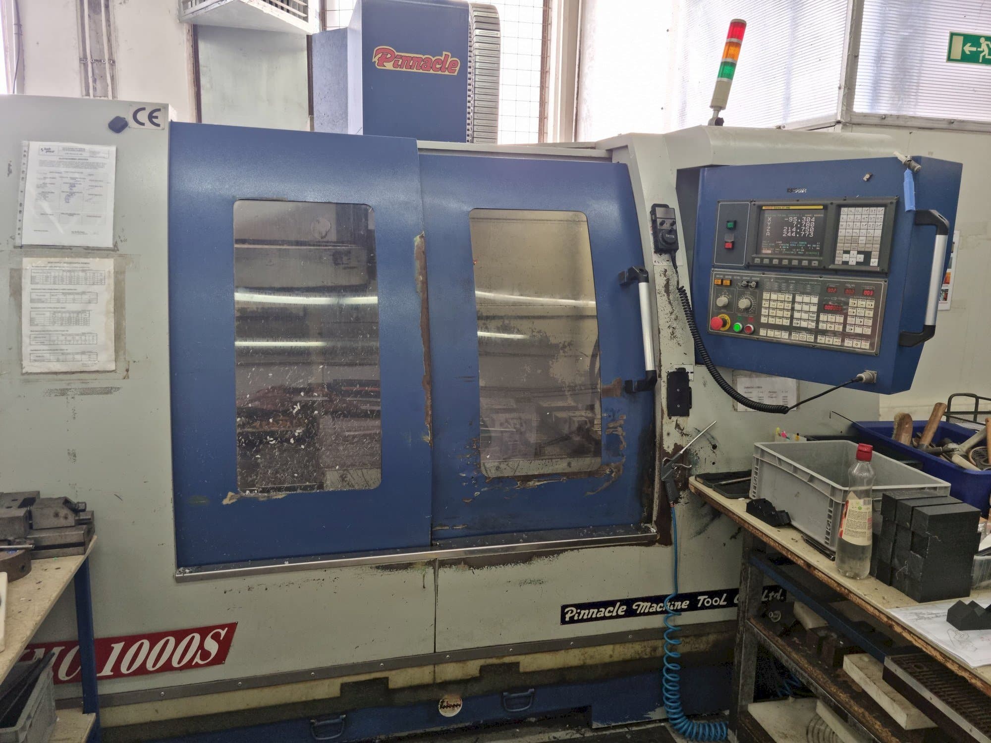 Вид станка Pinnacle VMC1000S спереди