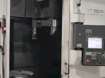 Вид станка HWACHEON VT550R спереди