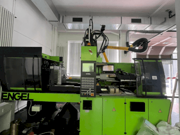 Вид станка Engel Victory 300H 80V/80 Combi спереди