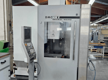 Вид станка DMG DECKEL MAHO DMC 635V спереди