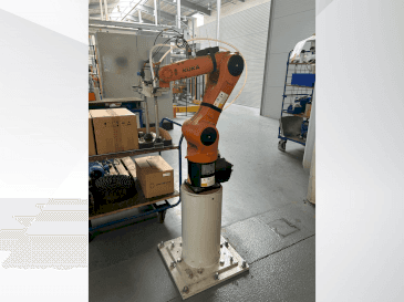 Вид станка KUKA KR 6 R900 fivve спереди
