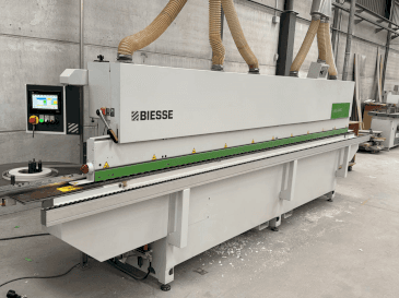 Вид станка BIESSE Jade 240 спереди