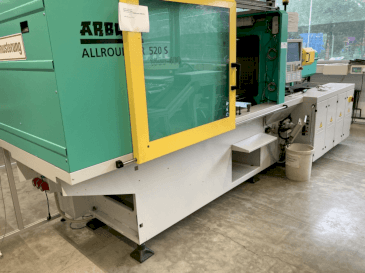 Вид станка Arburg Allrounder 520S-1600-400 спереди