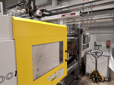 Вид станка FANUC Roboshot S300iA  спереди