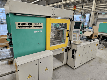 Вид станка Arburg 320 C 500-100 + Multilift H with B-Axis  спереди
