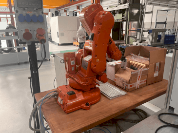 Вид станка ABB IRB 140 M2000 спереди