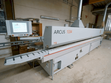 Вид станка HOLZHER ARCUS 1334 FV2 спереди