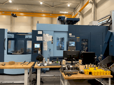 Вид станка Matsuura MAM72-70V спереди