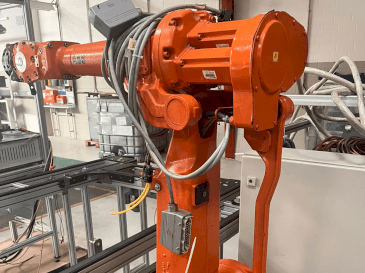 Вид станка ABB IRB 2400 M2004 спереди