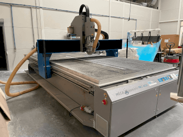 Вид станка MECANUMERIC PRO 4020  спереди