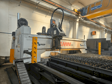 Вид станка FICEP GEMINI G32 HPE спереди