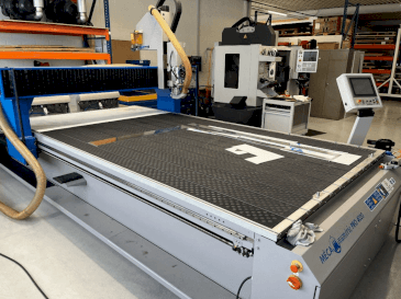 Вид станка MECANUMERIC MecaPro 4020  спереди