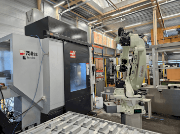 Вид станка HAAS UMC-750SS спереди
