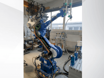 Вид станка Yaskawa 6VX88 спереди