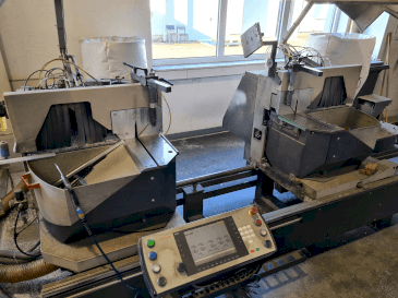 Вид станка Elumatec DG104 спереди