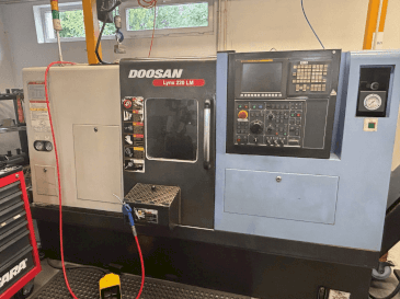 Вид станка DOOSAN LYNX 200 LM  спереди