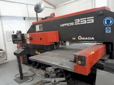 Вид станка AMADA Vipros 255 спереди