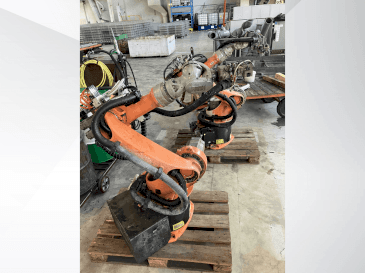 Вид станка KUKA KR16 спереди
