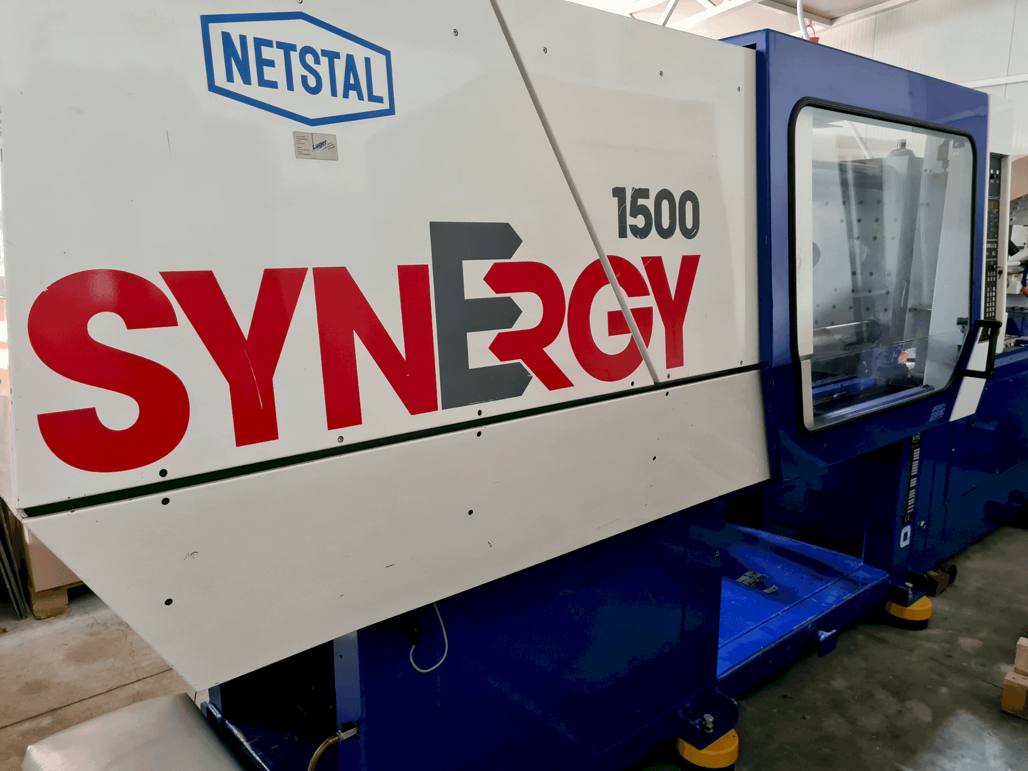 Вид станка Netstal SYNERGY 1500-600 спереди