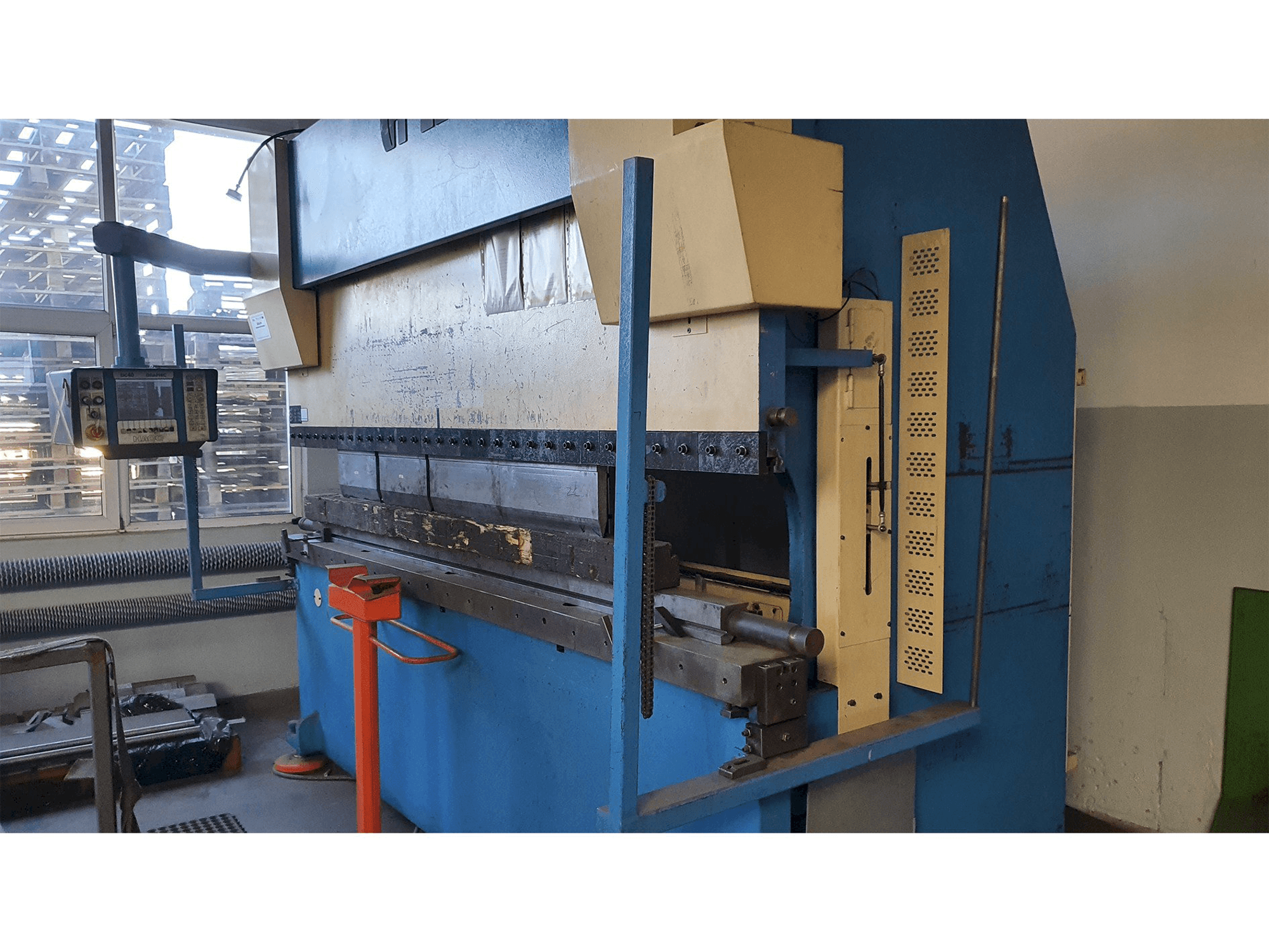 Вид станка HACO ERM30175 спереди