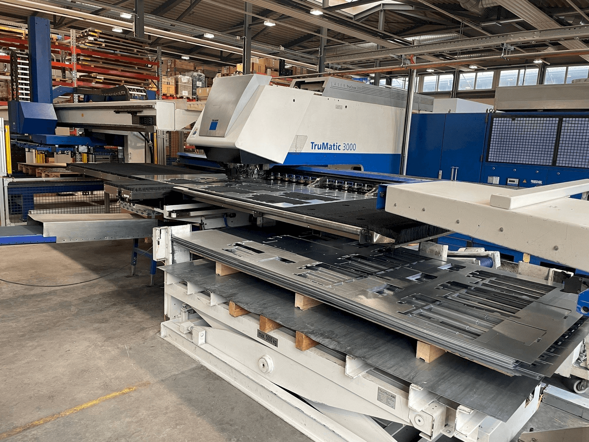 Вид станка TRUMPF Trumatic 3000 спереди