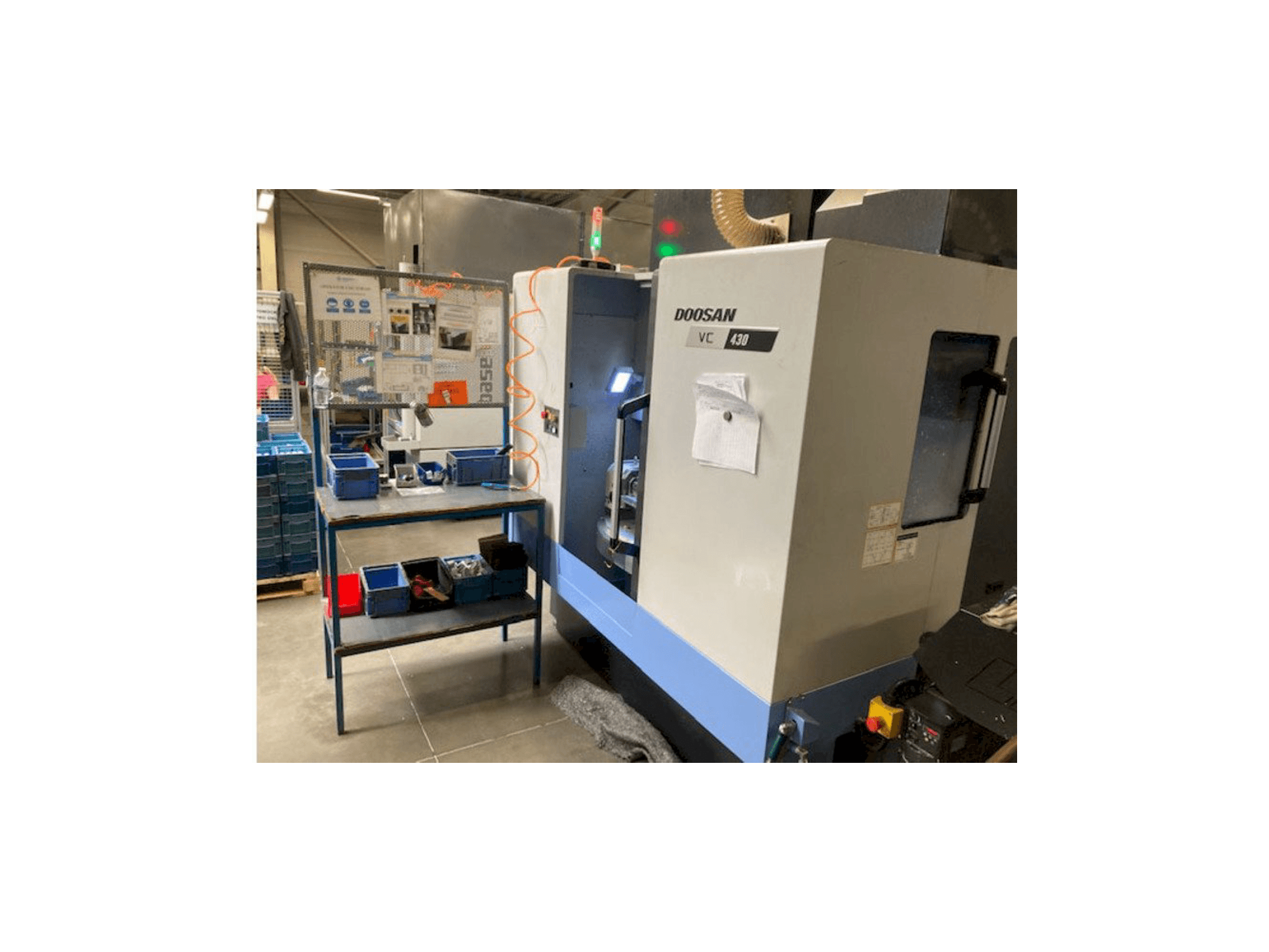 Вид станка Doosan VC 430 спереди