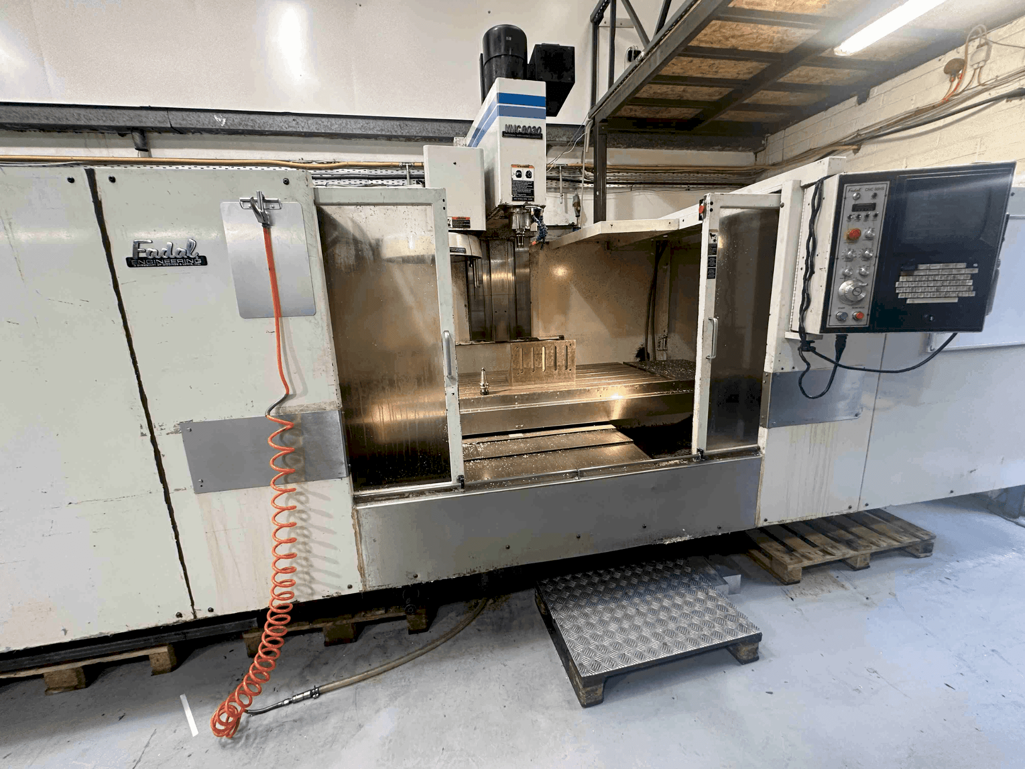 Вид станка FADAL VMC8030HT спереди