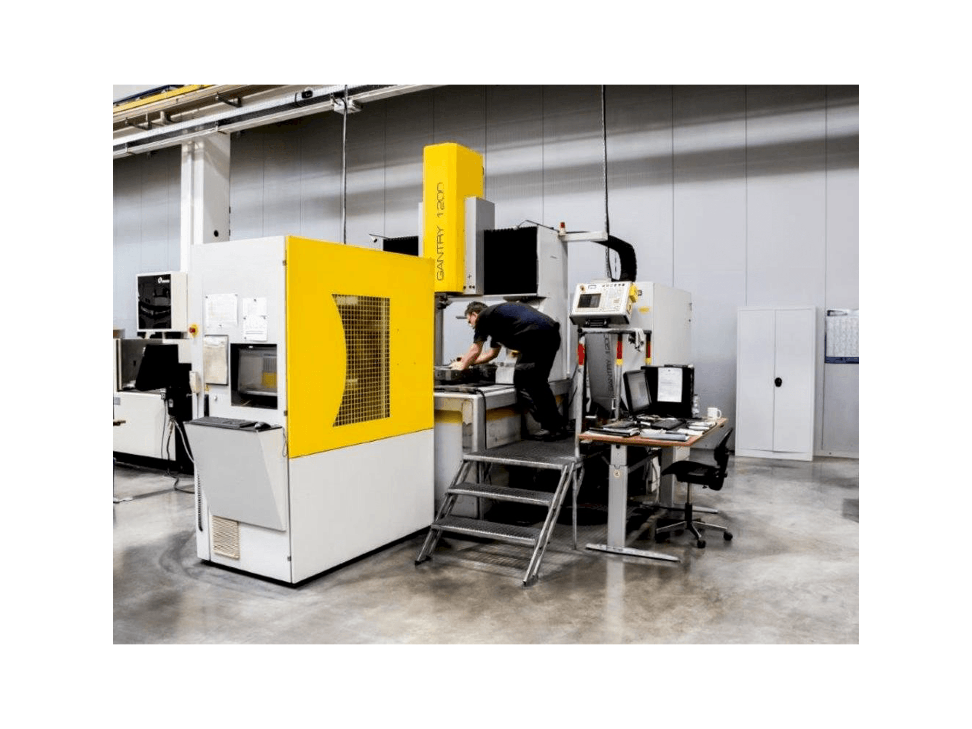 Вид станка OPS-INGERSOLL Gantry 1200 спереди