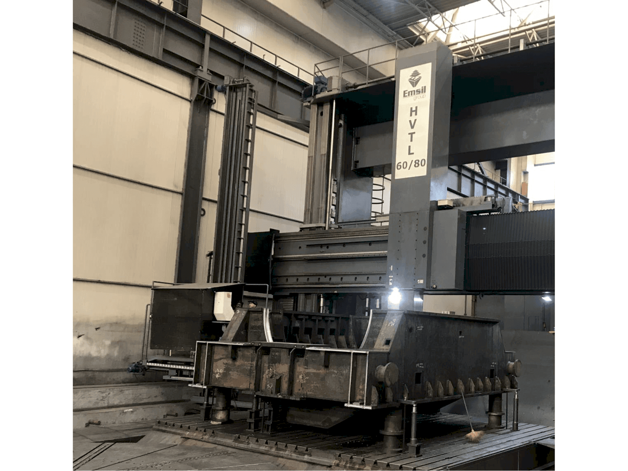 Вид станка Emsil HVTL 60/80 спереди