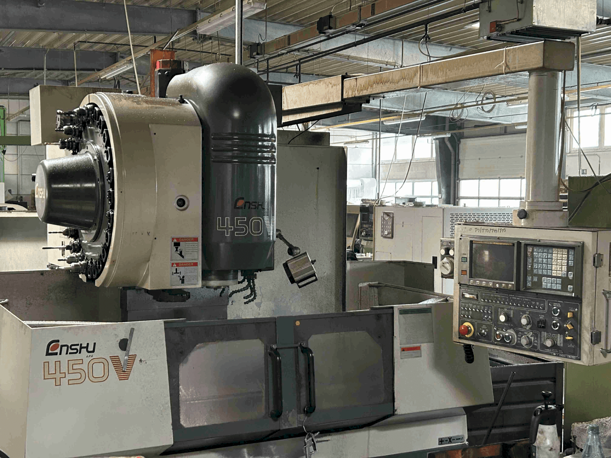 Вид станка Enshu 450 V спереди