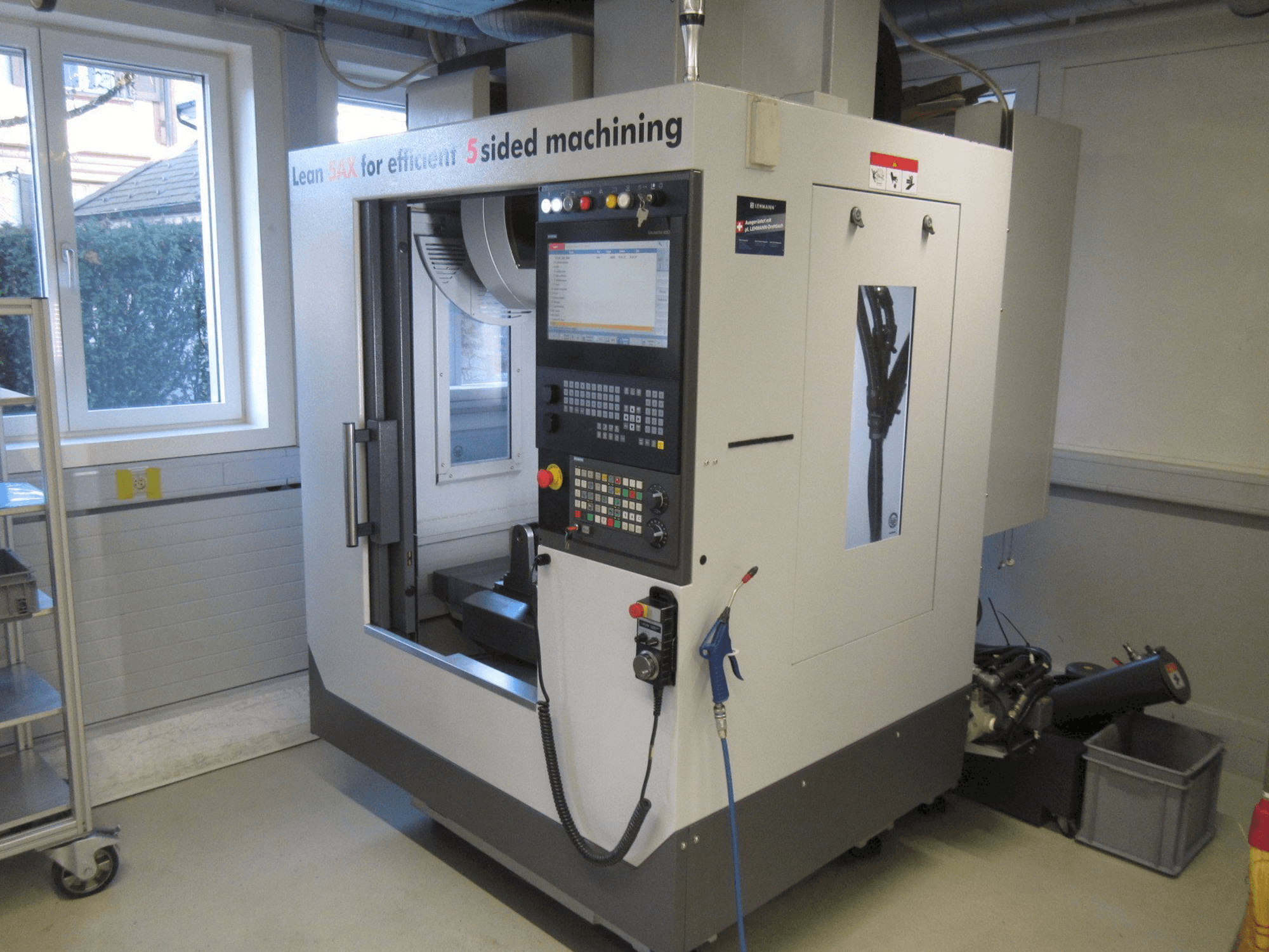 Вид станка HARDINGE V480 спереди