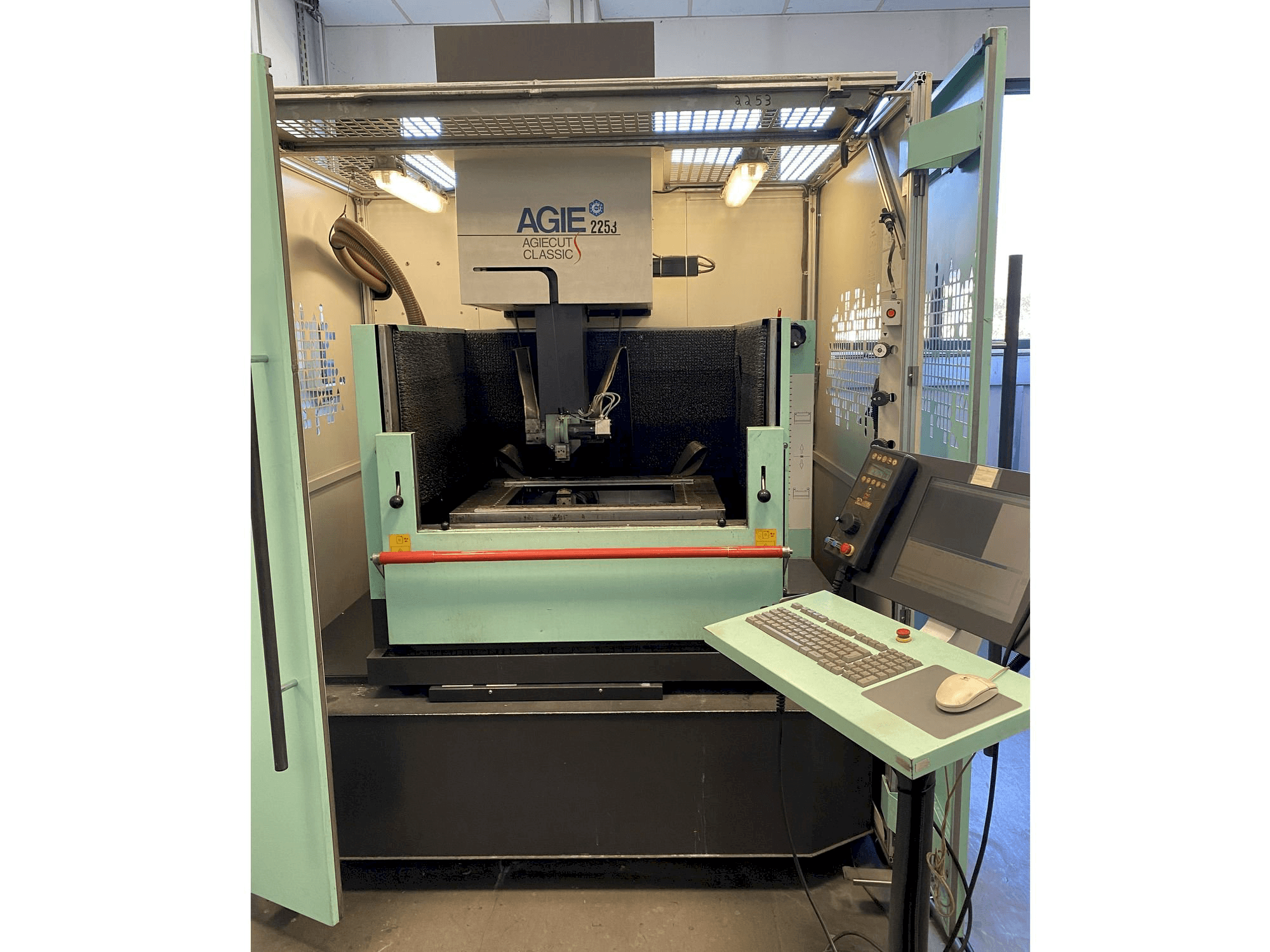 Вид станка AGIE Agiecut Classic 3s спереди