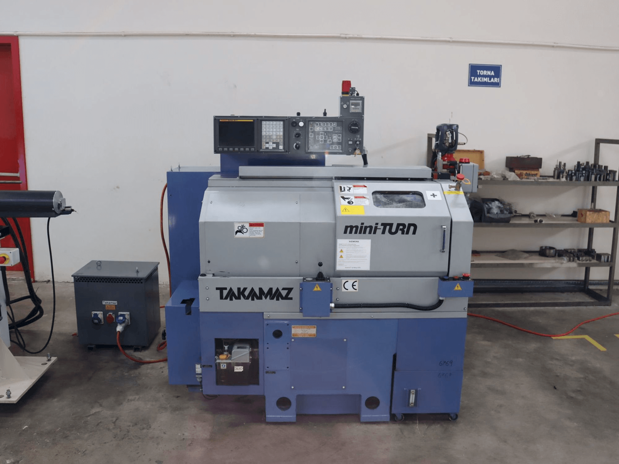 Вид станка Takamaz mini-TURN спереди