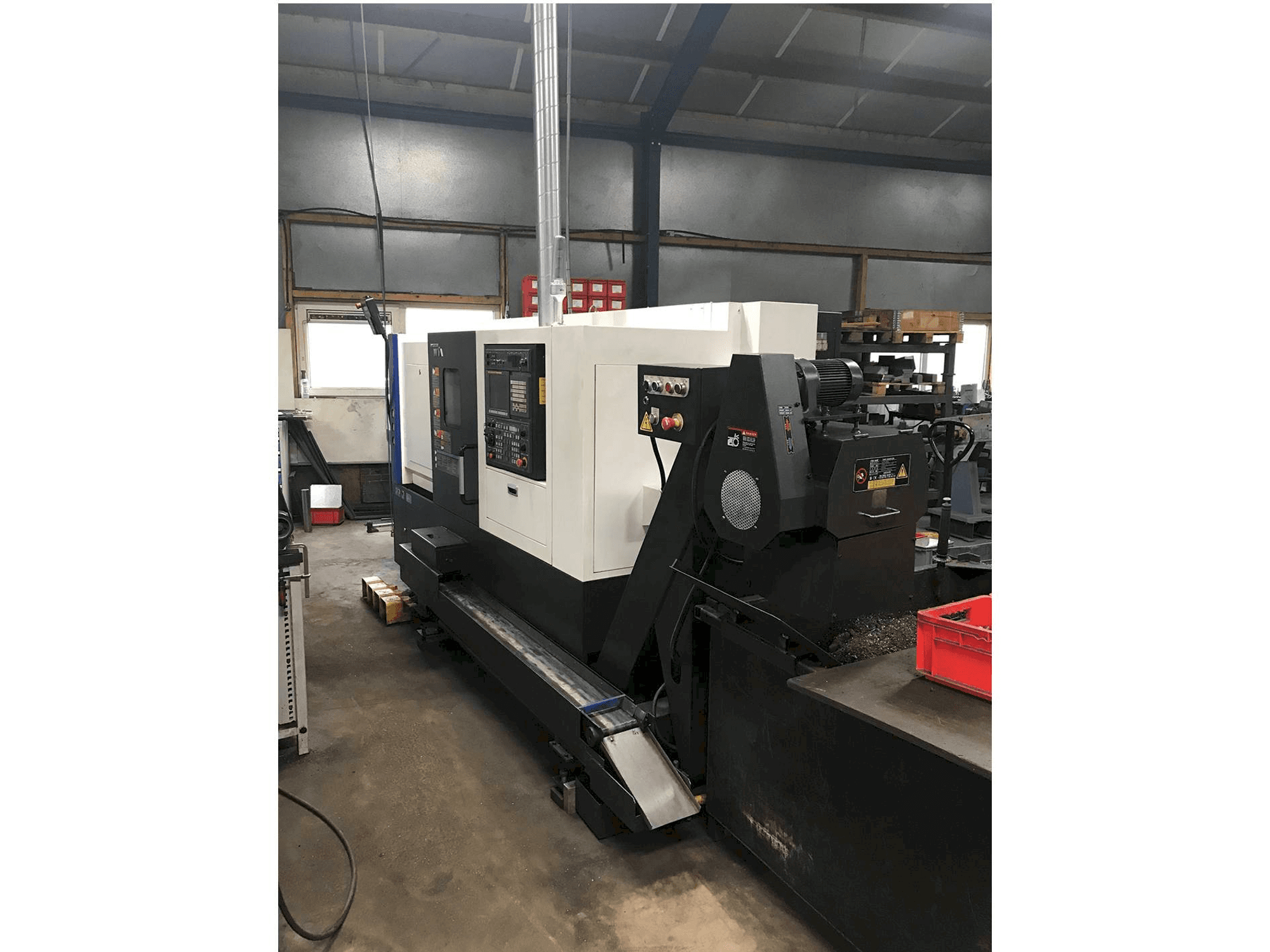 Вид станка Hyundai Wia L230LMSA спереди