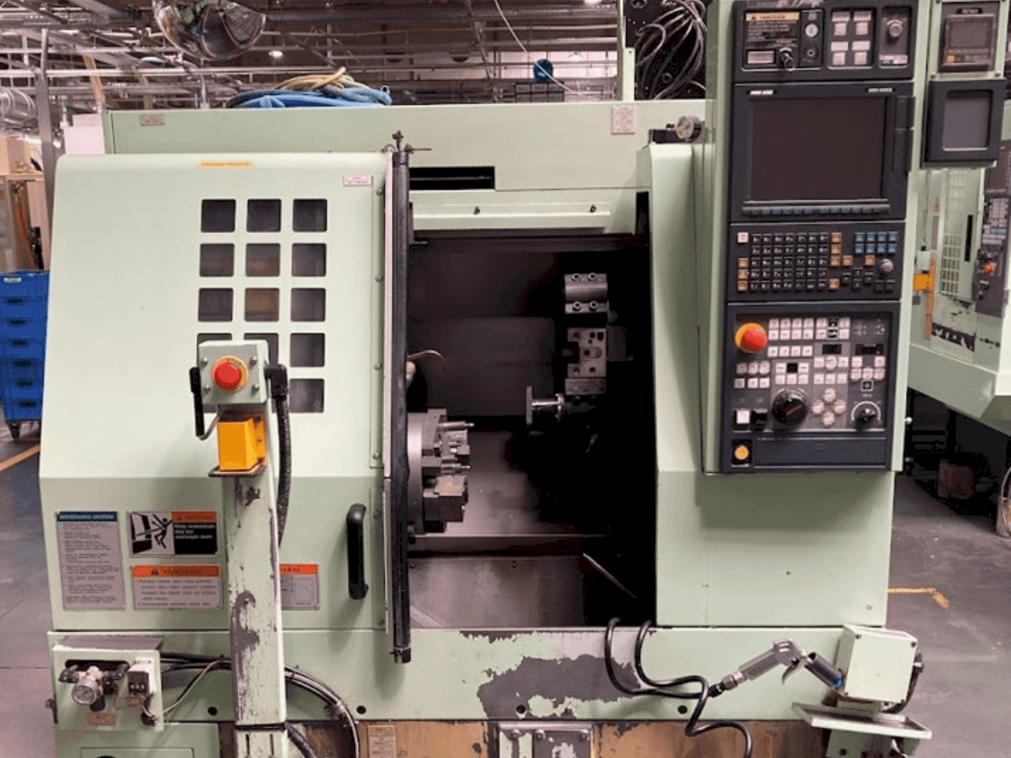 Вид станка MORI SEIKI CL2000B спереди