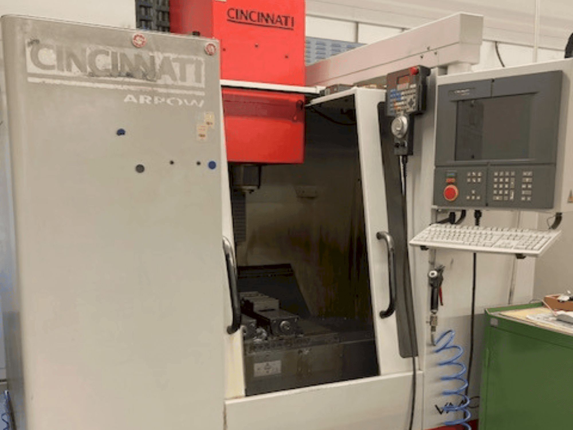 Вид станка Cincinnati Arrow 500 спереди