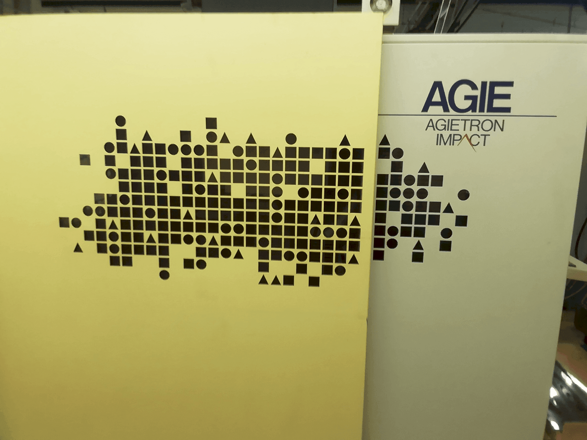 Вид станка AGIE Agierten Impact 2 спереди