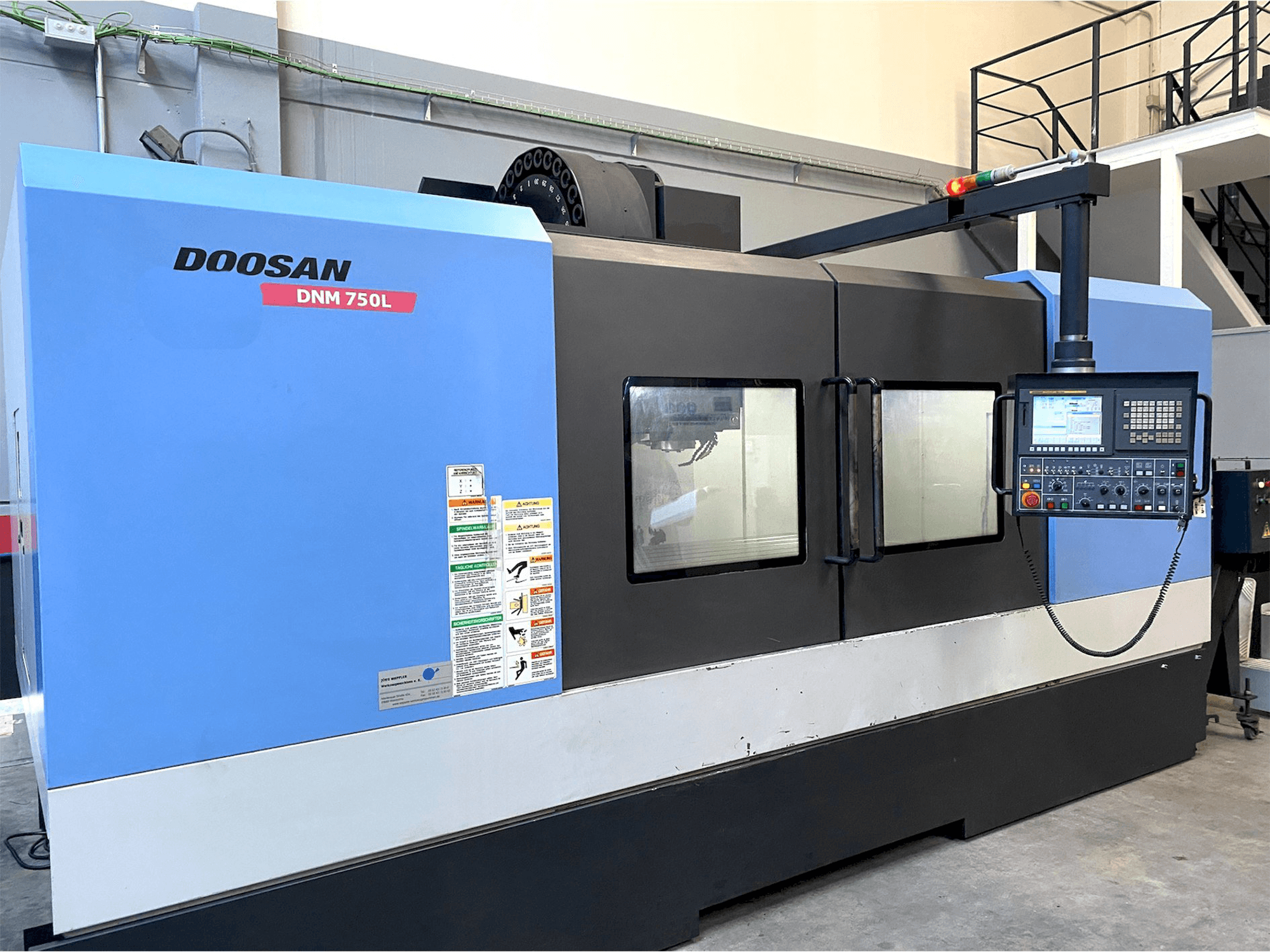 Вид станка Doosan DNM705L спереди
