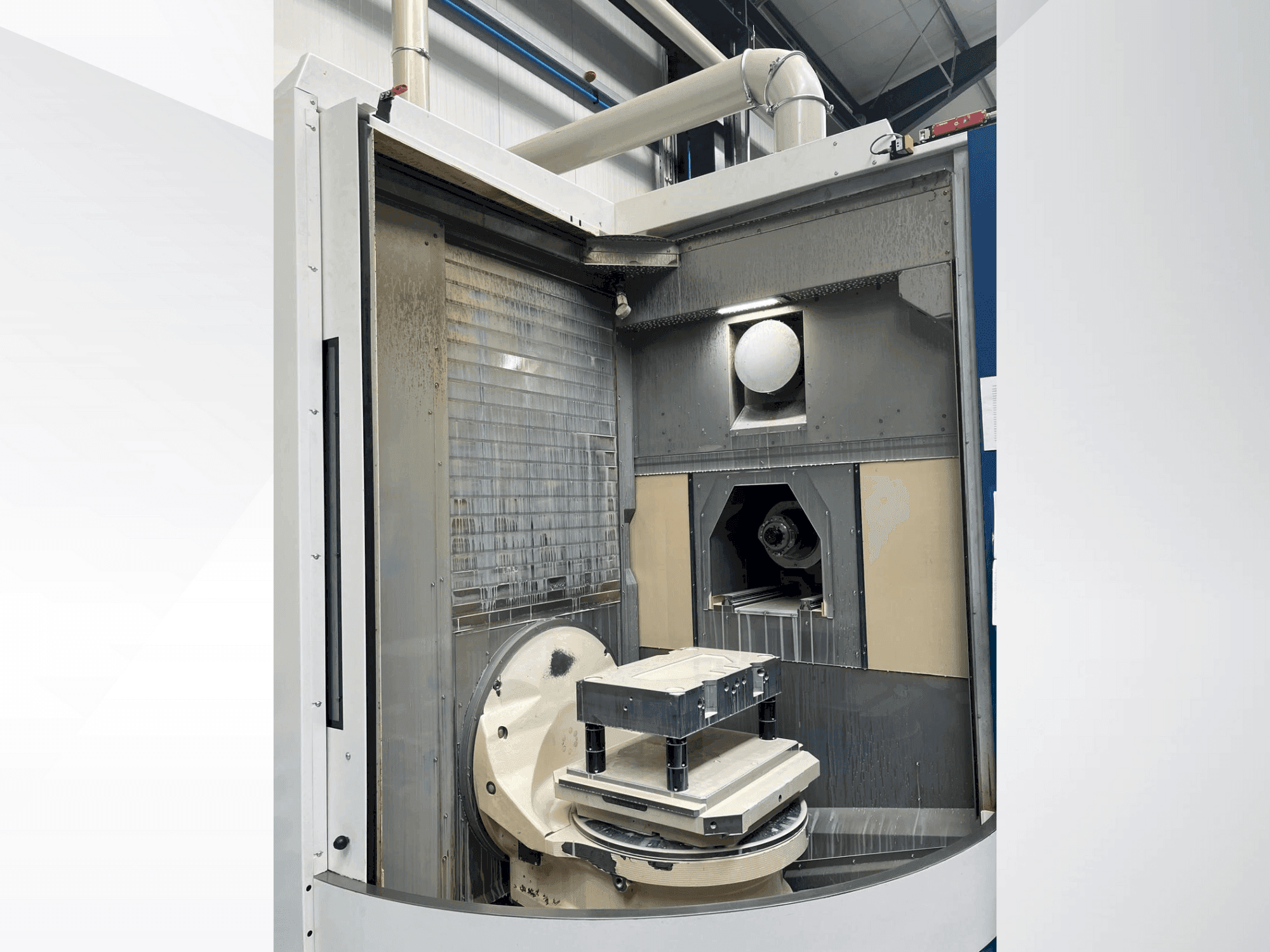 рабочее помещени GROB G550a станка