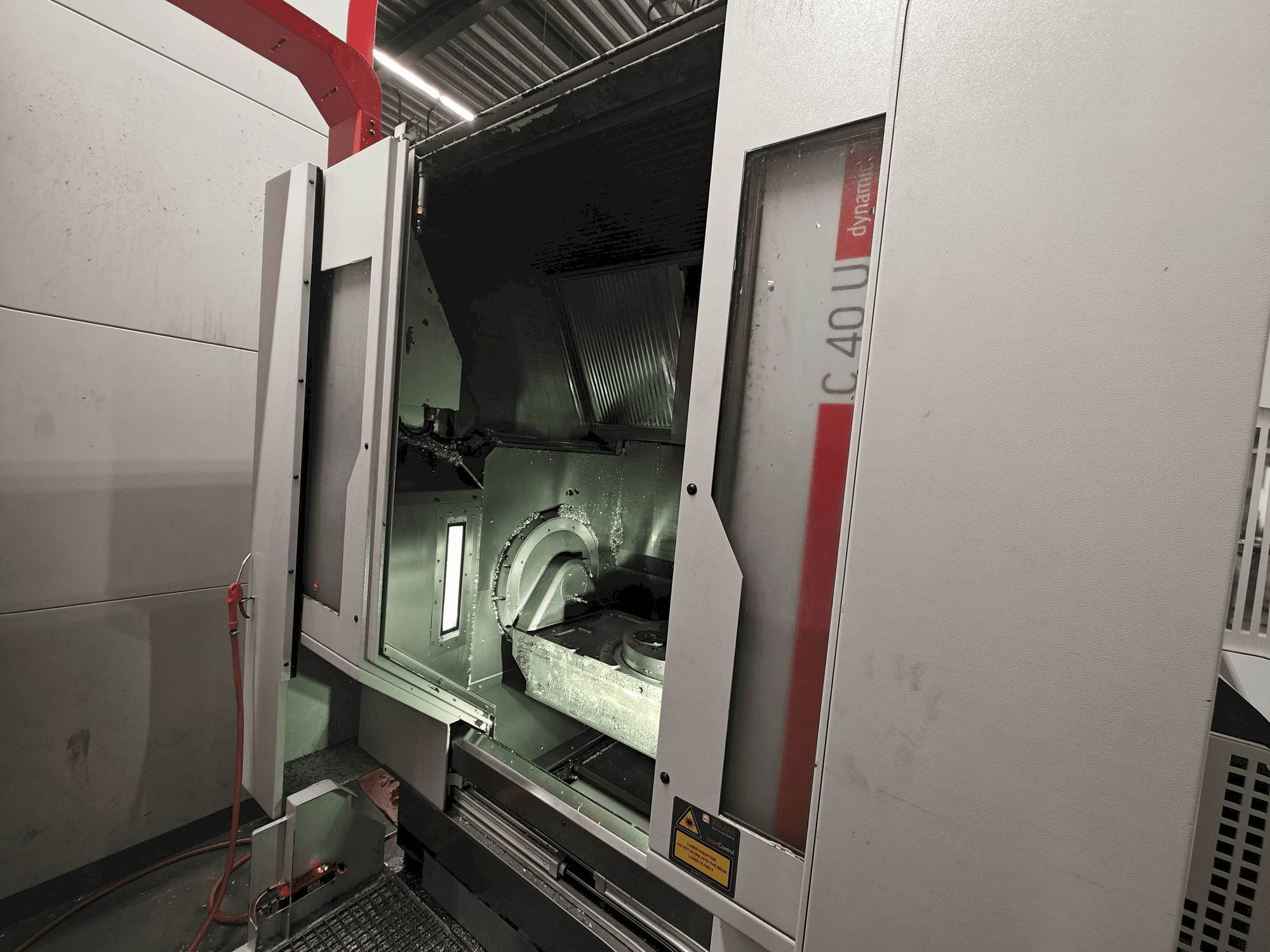 Вид станка HERMLE C 40 U спереди