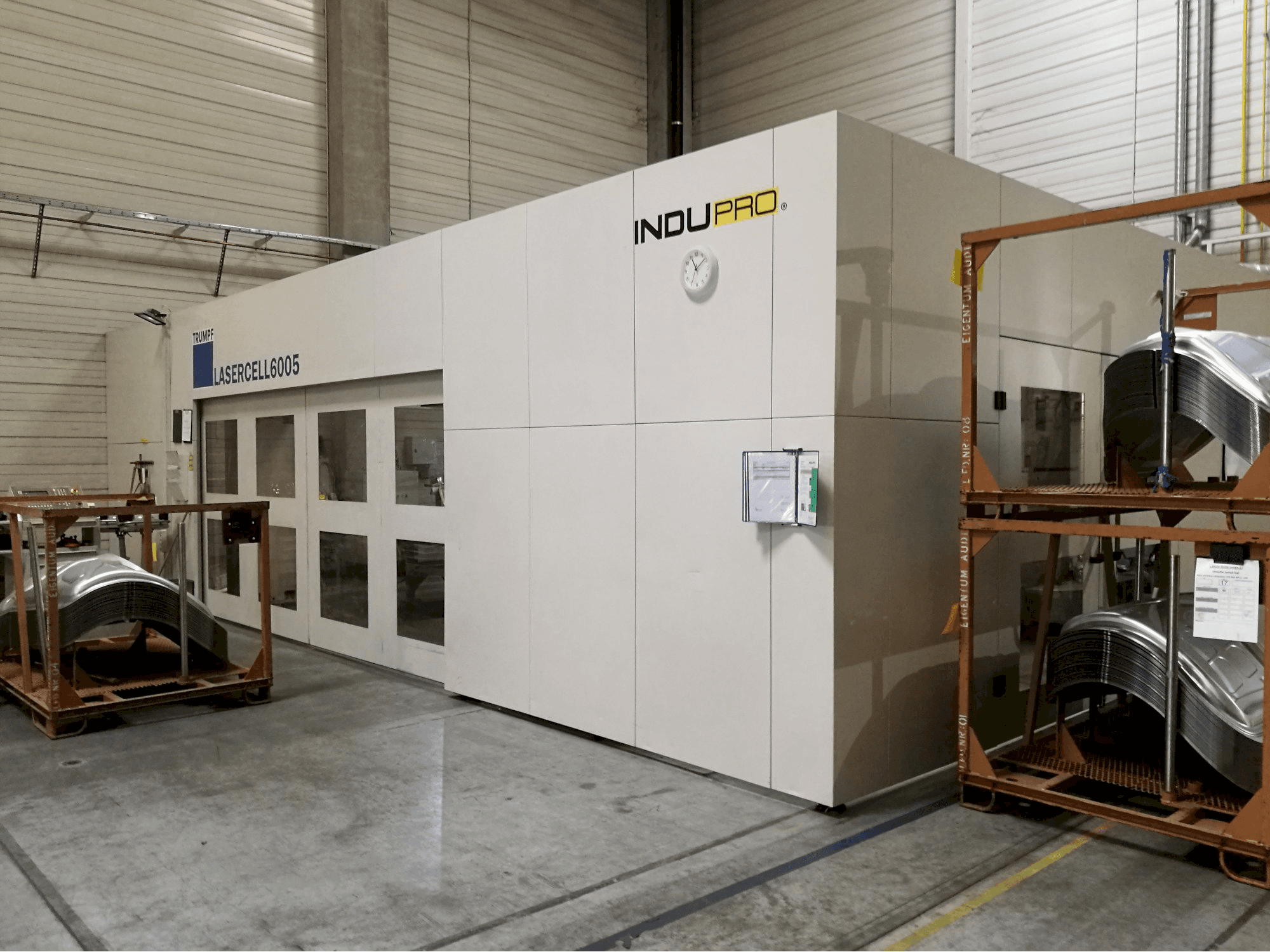 Right view of Trumpf Lasercell 6005 Machine