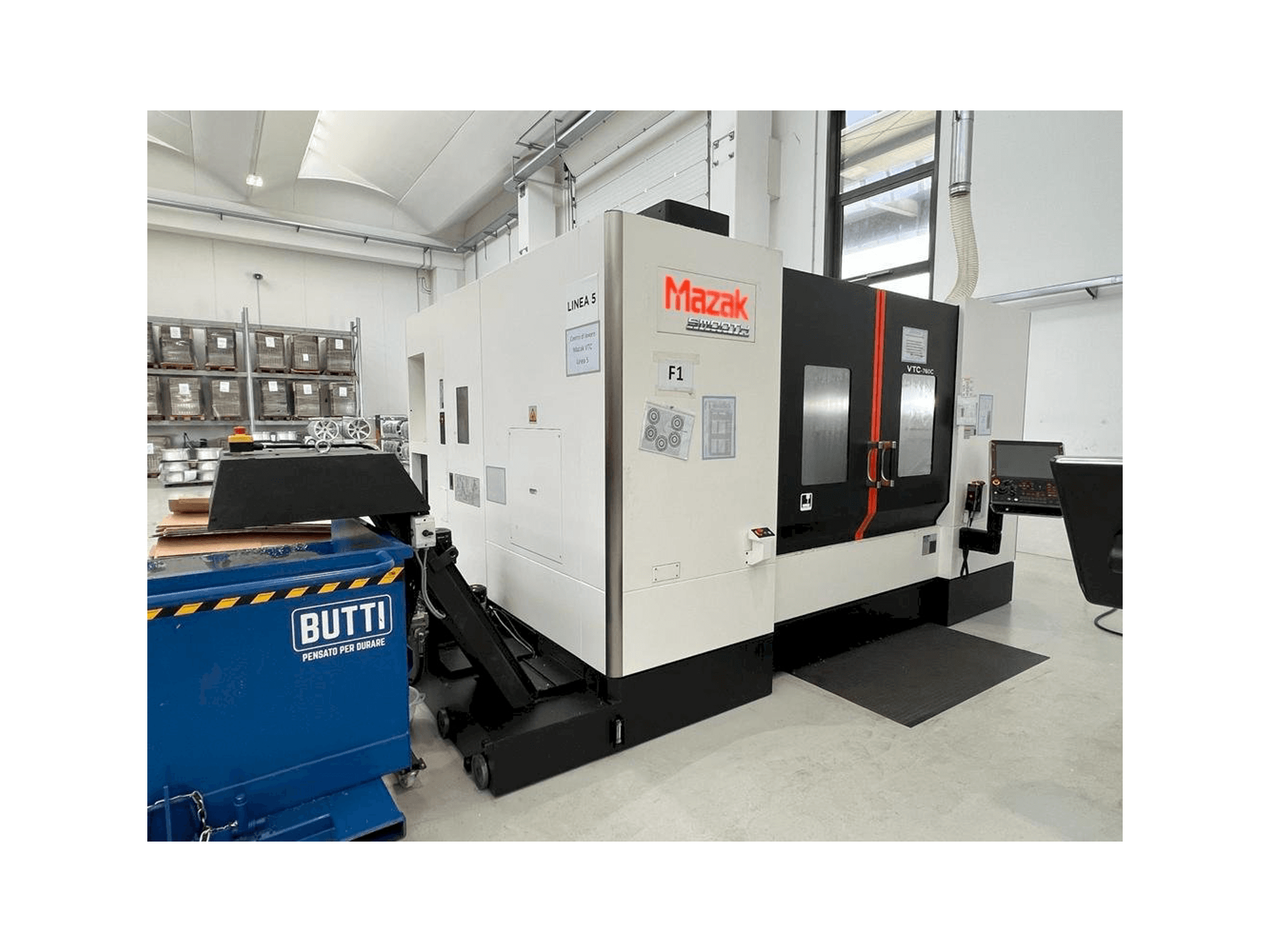Вид станка Mazak VTC 760 спереди