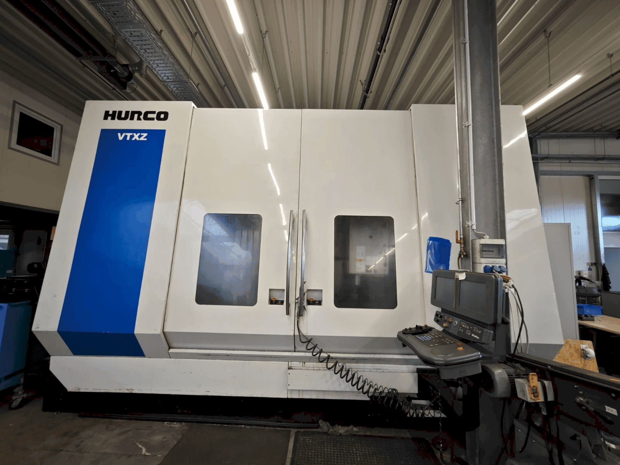 Вид станка Hurco VTXZ спереди