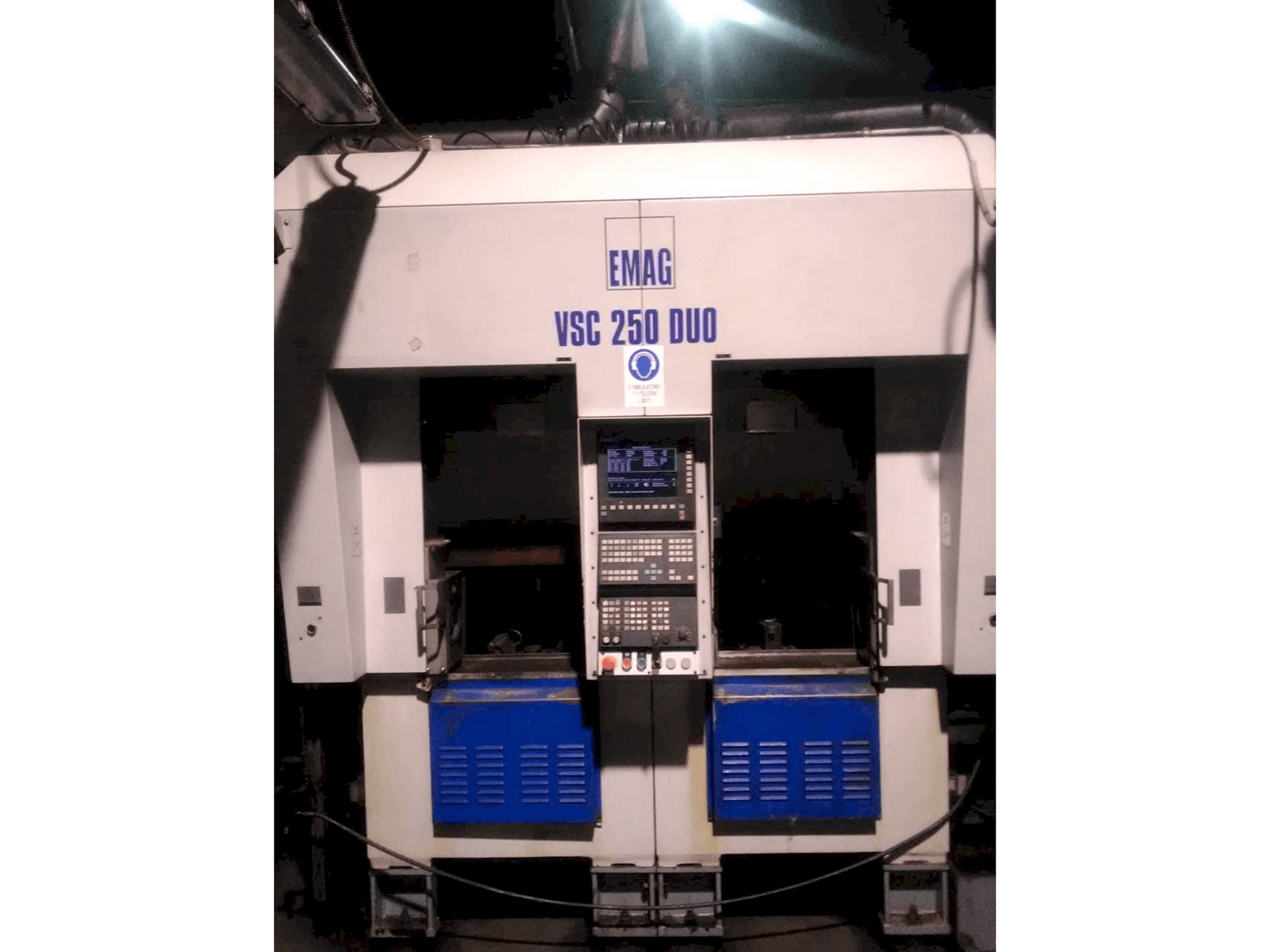 Вид станка EMAG VSC 250 Duo спереди