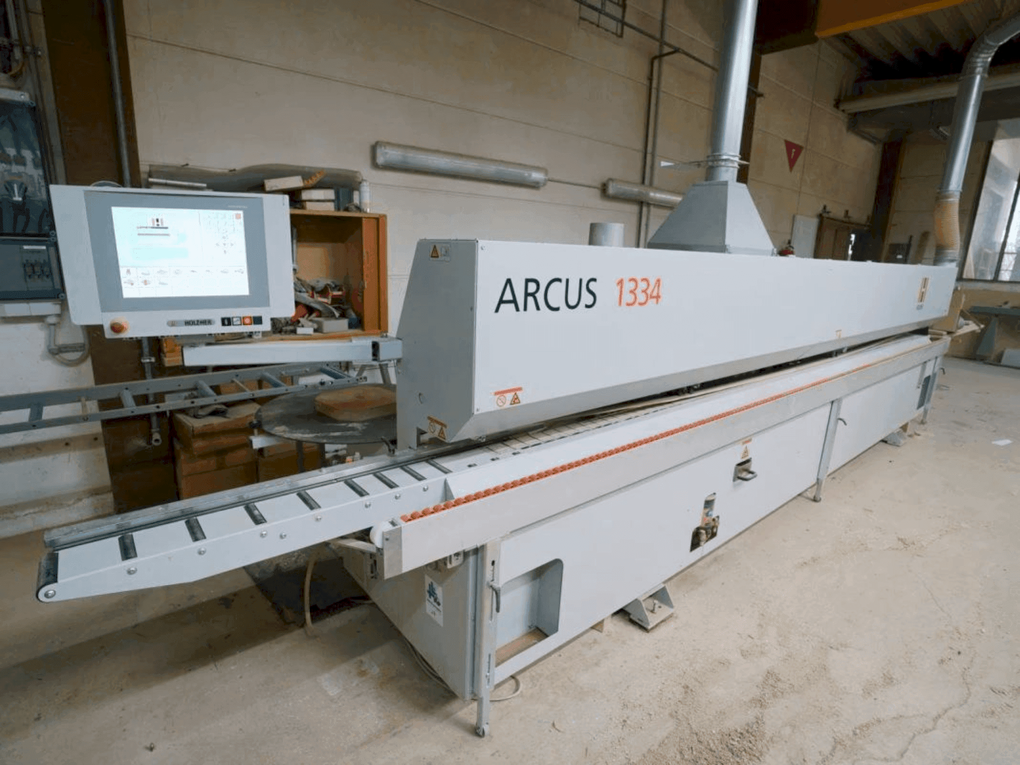Вид станка HOLZHER ARCUS 1334 FV2 спереди