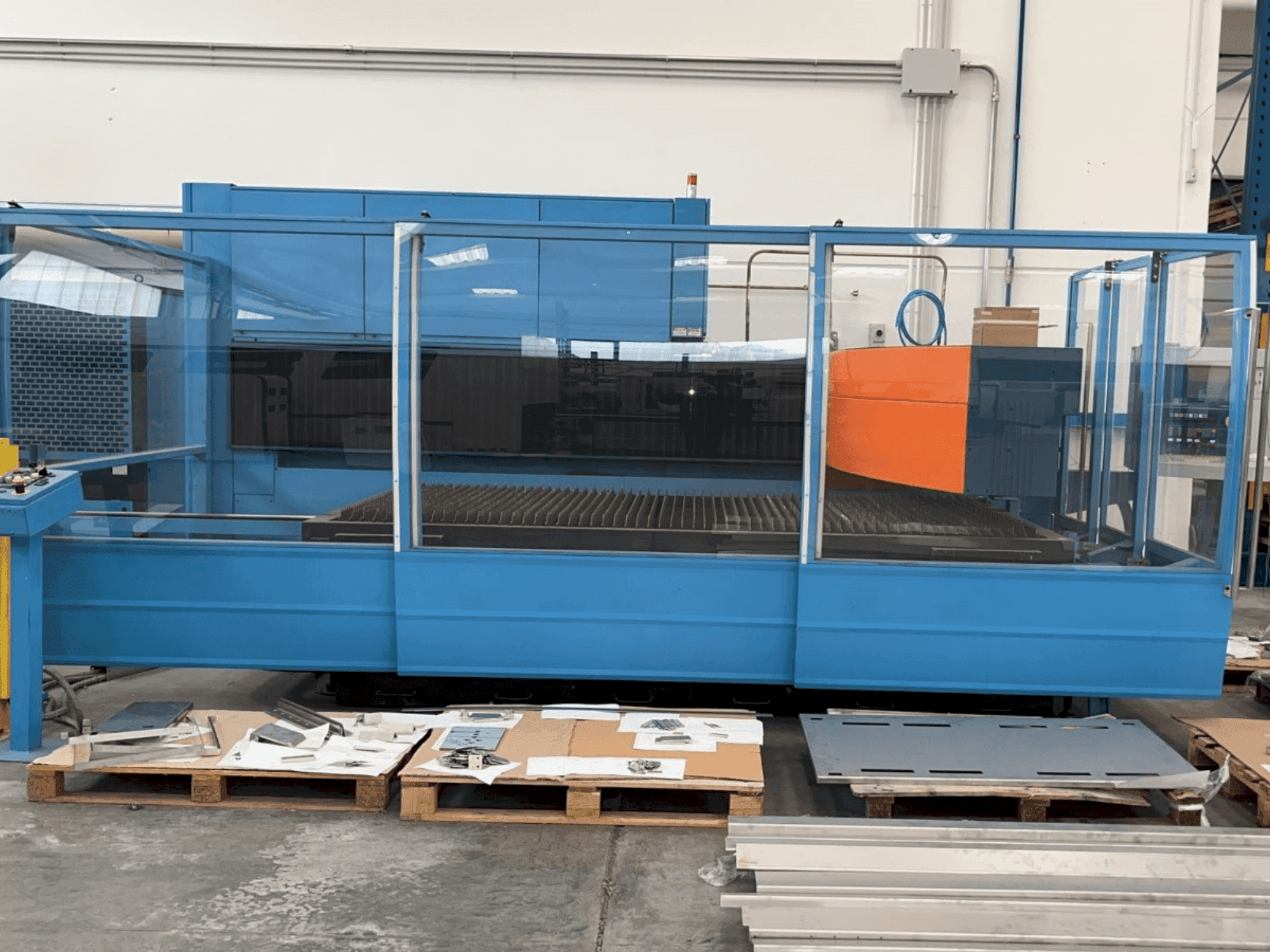 Вид станка Prima Industrie Platino 1530 PL 9000 спереди